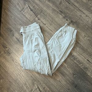 Dance Studio Mid-Rise Jogger